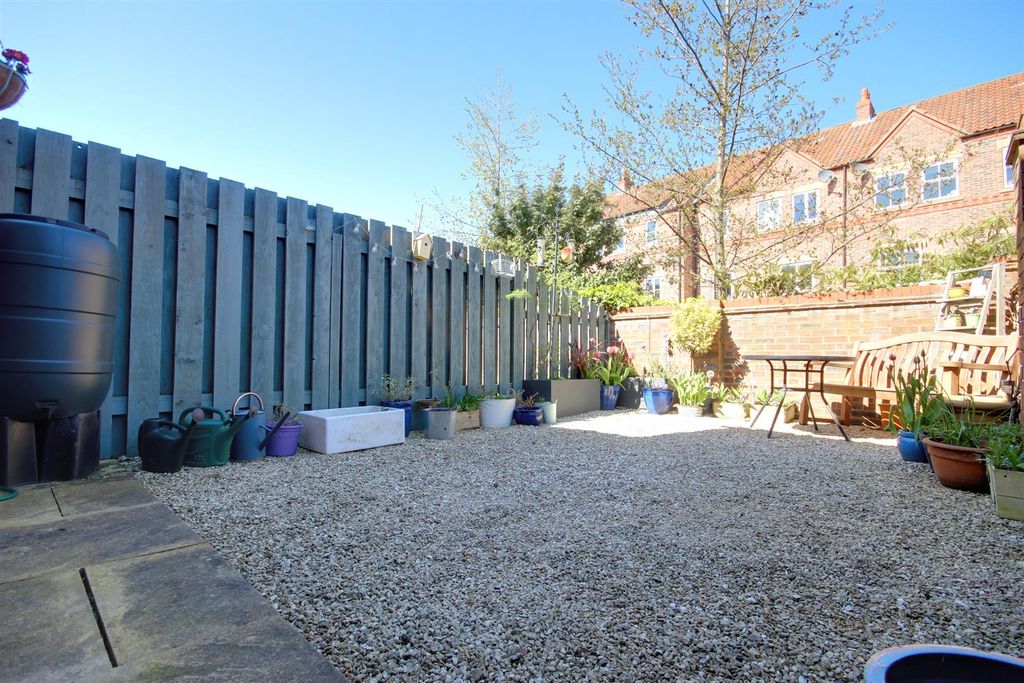 Property photo 3 of 19 Waterside Road Lz (1).Jpg