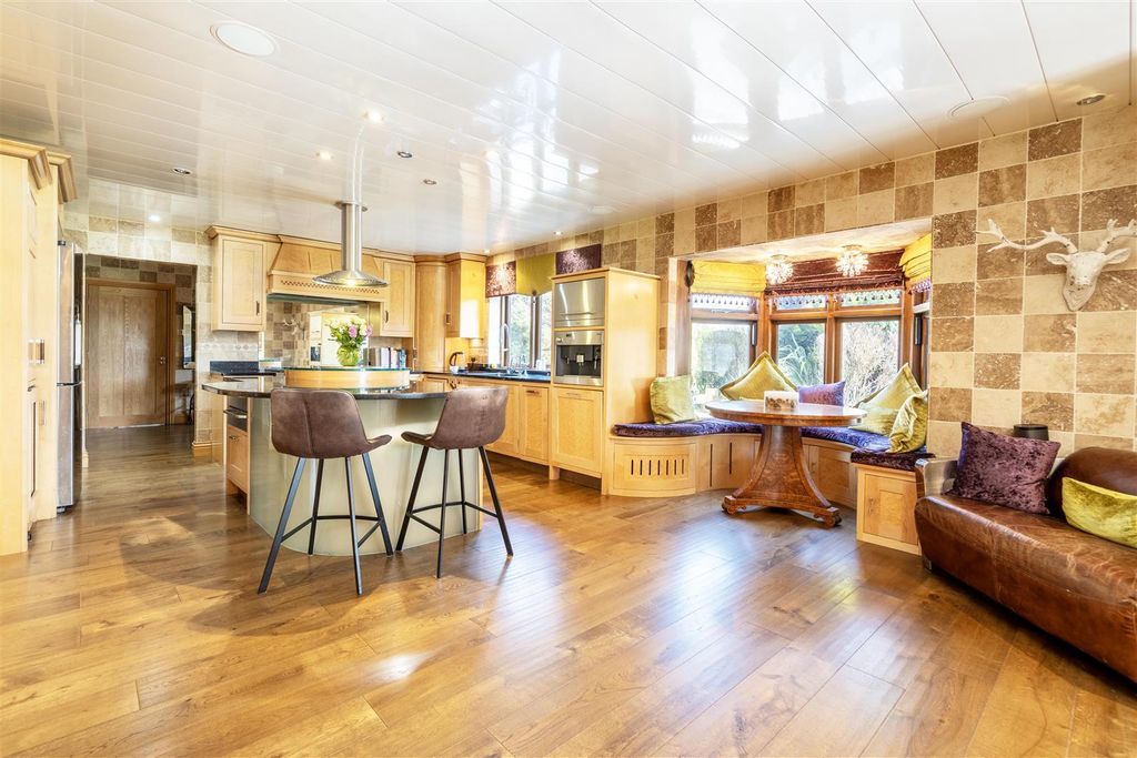 Property photo 3 of 20 Kitchen