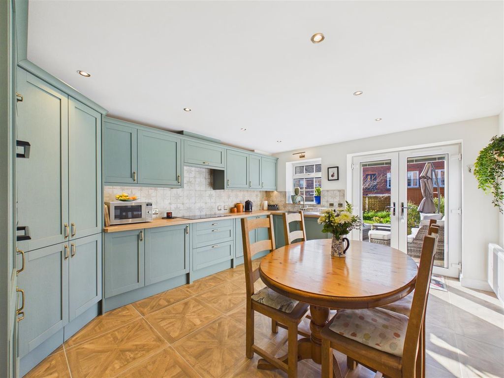 Property photo 2 of 16 Dining Kitchen