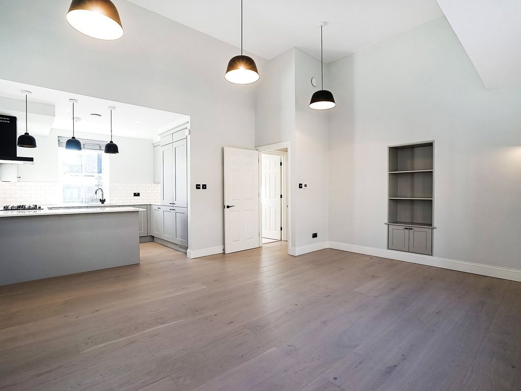 Property photo 3 of 15 Shaftesbury Avenue
