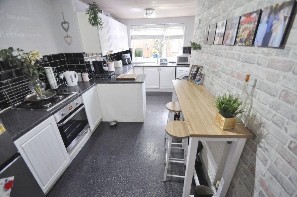 Property photo 2 of 25