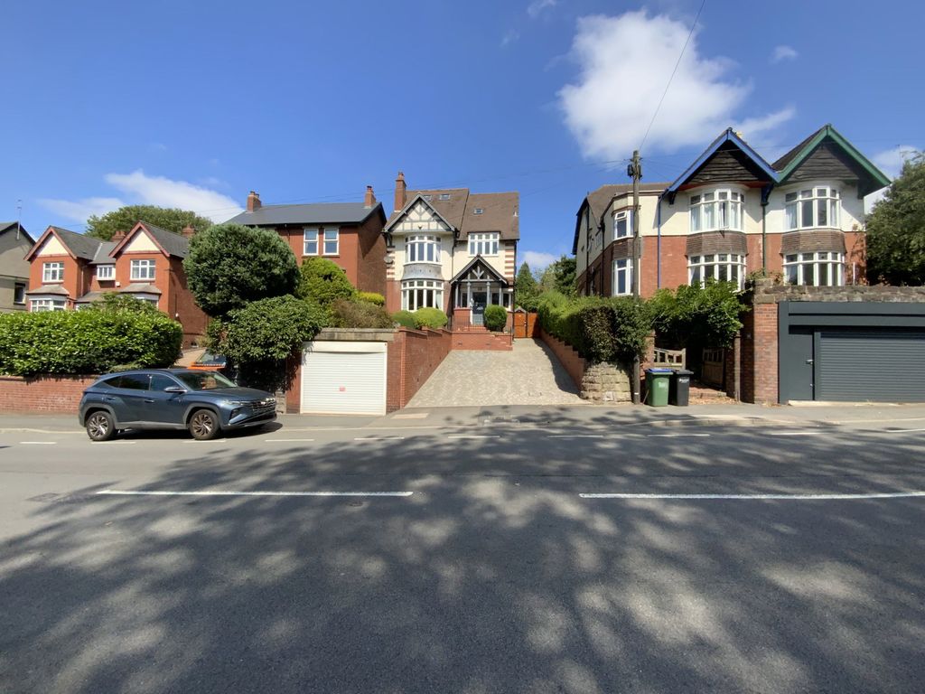 Property photo 2 of 27