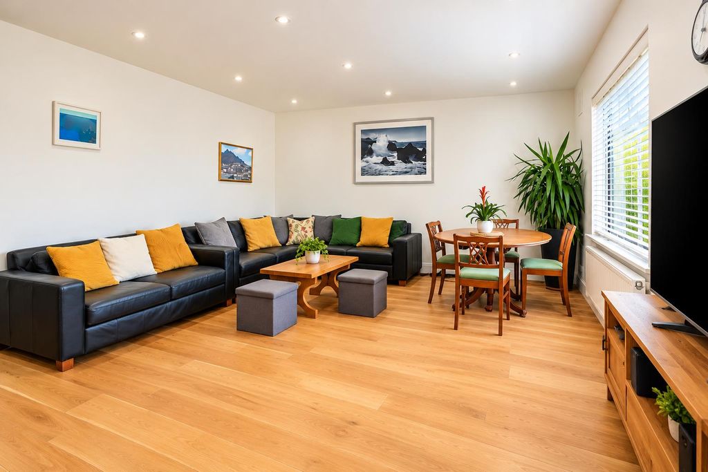 Property photo 2 of 29 922.Png