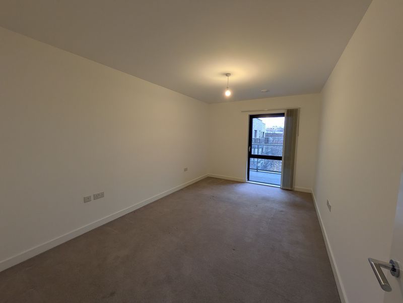 Property photo 3 of 8 Photo 6