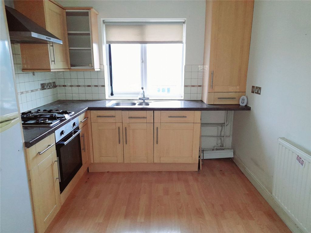 Property photo 2 of 7 Kitchen