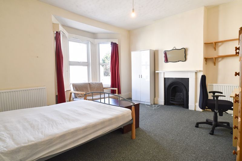 Property photo 2 of 9 Bedroom