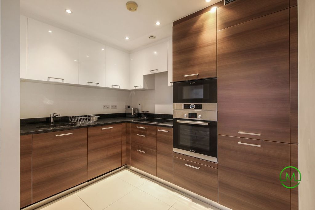 Property photo 3 of 18 Kitchen