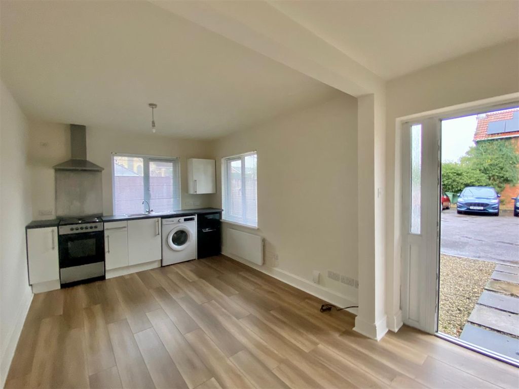 Additional image 4 of 1 bed bungalow to rentPark End Road, Gloucester GL1