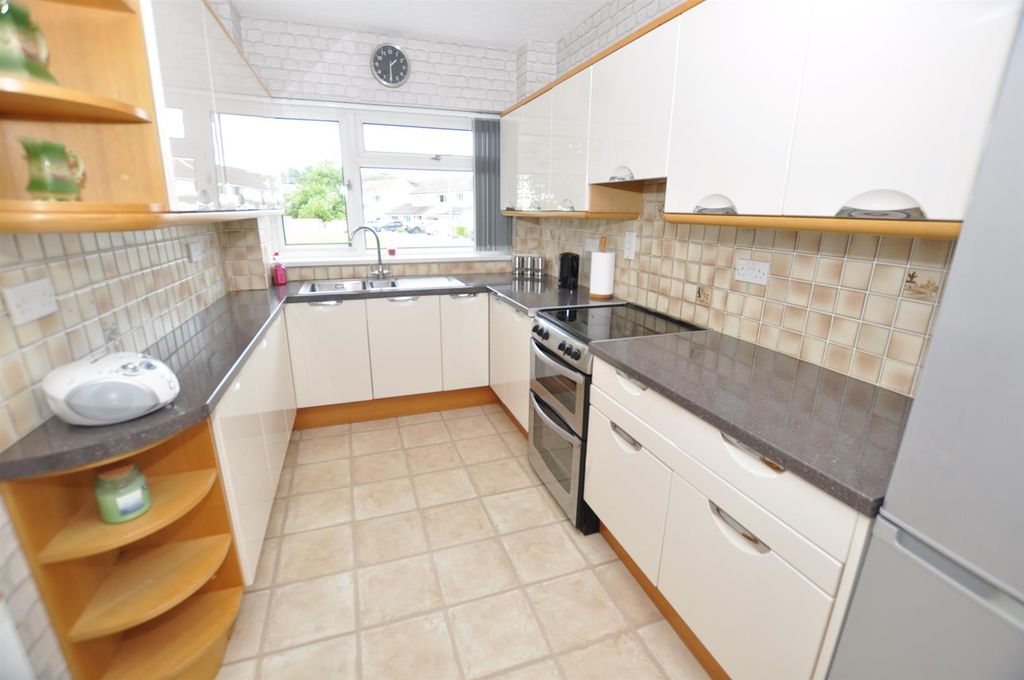 Property photo 3 of 20 Kitchen