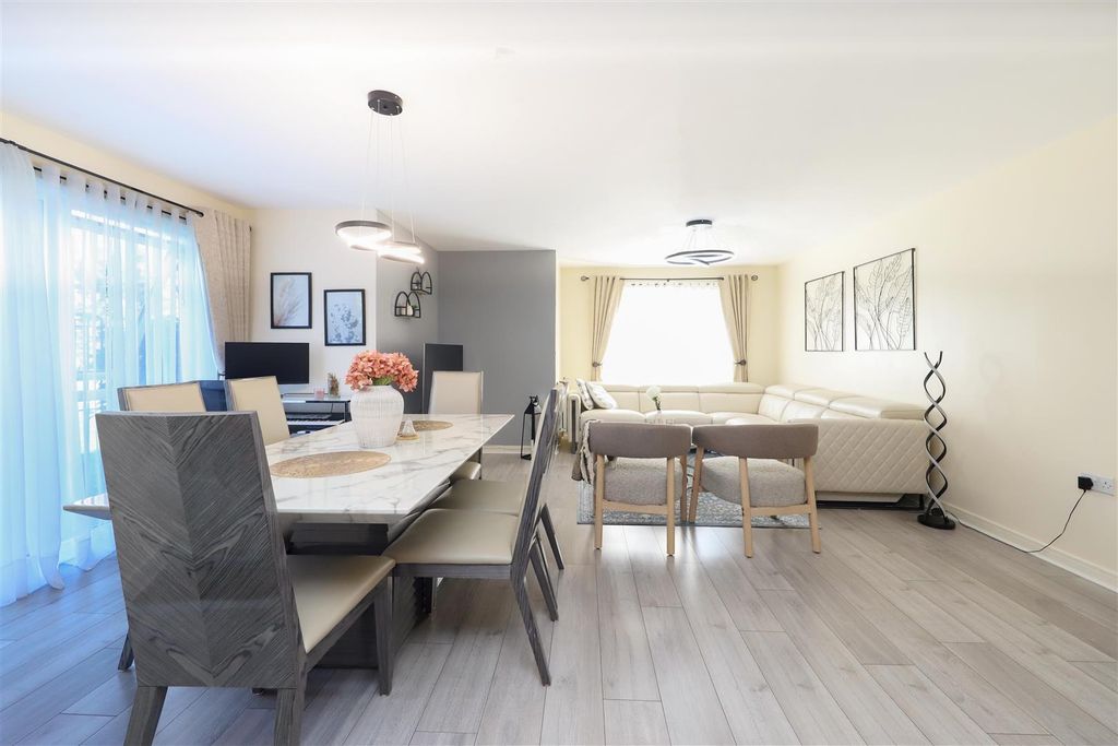 Property photo 3 of 14 Kitchen