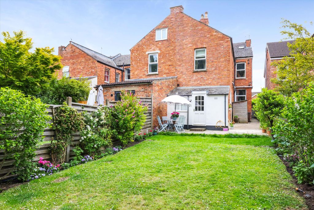 Property photo 2 of 23 Image