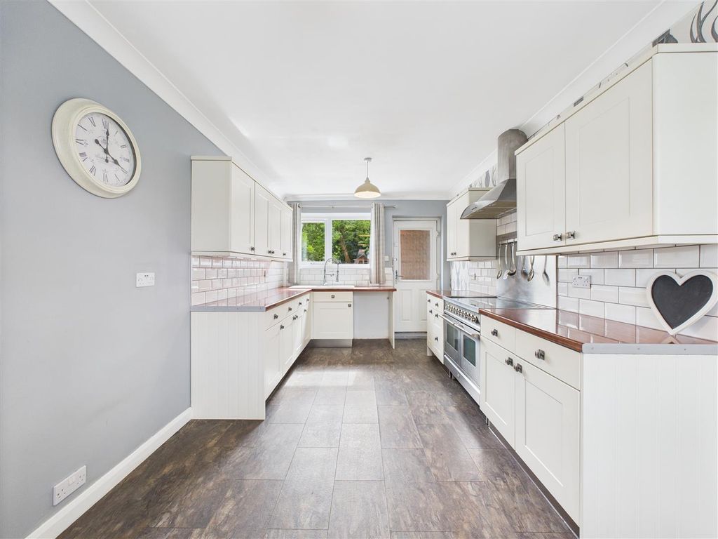 Property photo 3 of 13 Cam05193G0-Pr0020-Still007.Jpg