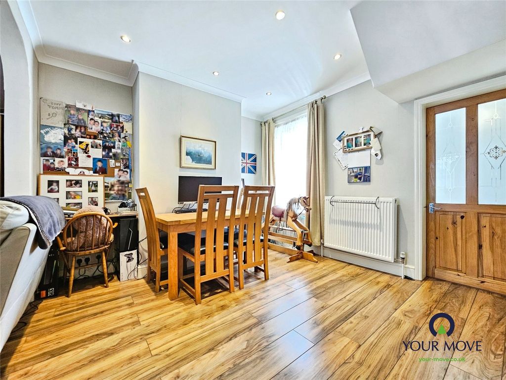 Property photo 3 of 10 Dining Room
