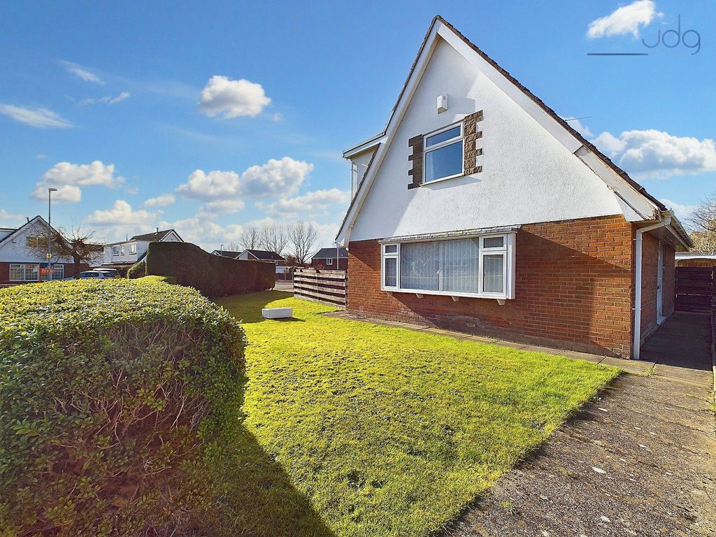 Property photo 1 of 15 Welcome To Knowe Hill Crescent