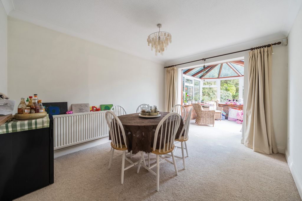 Property photo 3 of 20 682206E2Efe47-128...