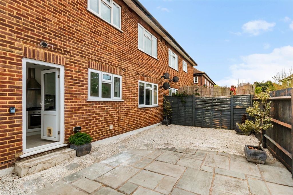 Property photo 3 of 10 Garden