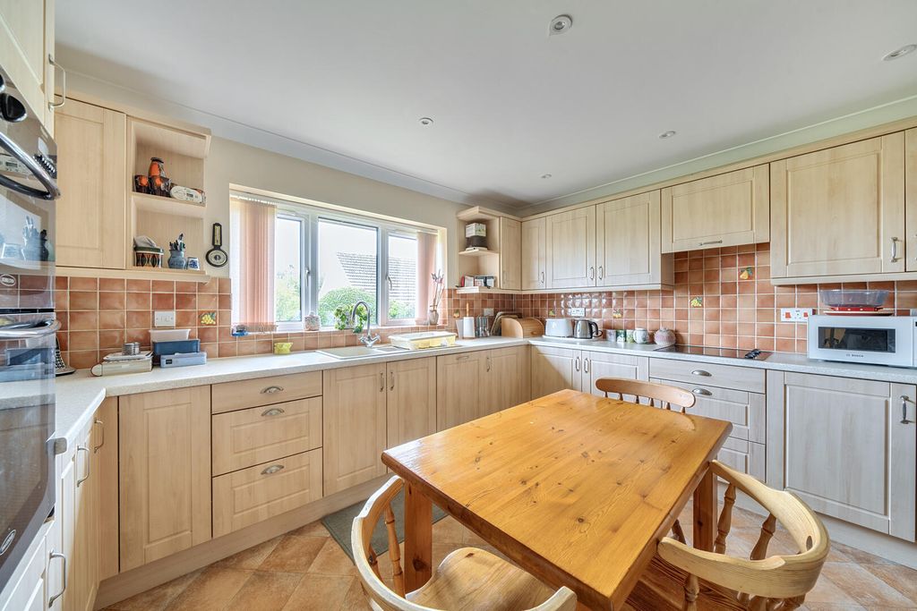 Property photo 3 of 25 Kitchen
