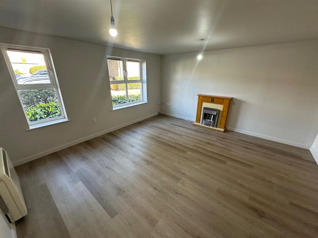 Property photo 2 of 7 Lounge