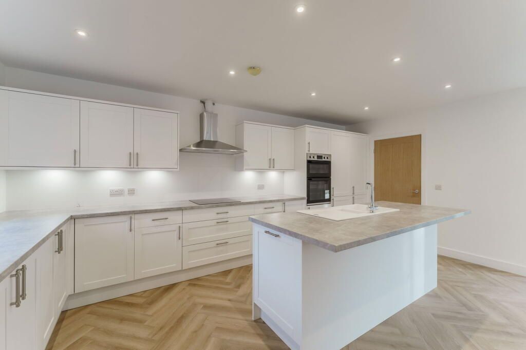 Property photo 3 of 36