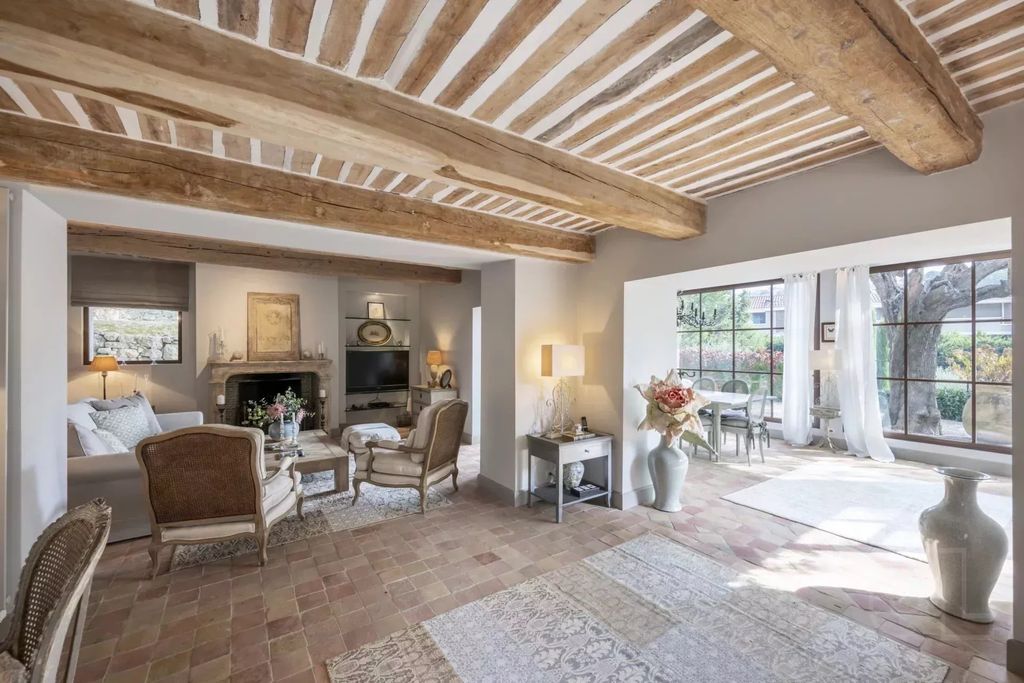 Property photo 2 of 25