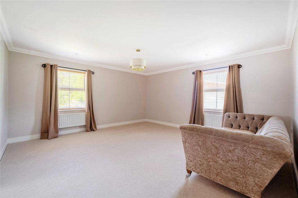 Property photo 2 of 10 Picture No. 12