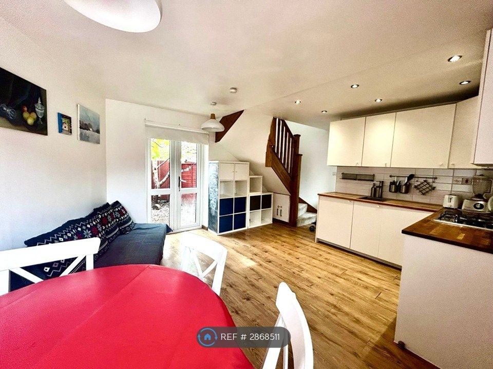 Property photo 1 of 18 Dining Table