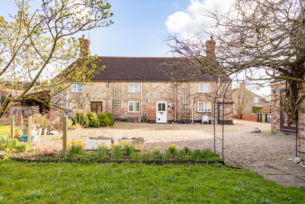 Property photo 2 of 54 49078915