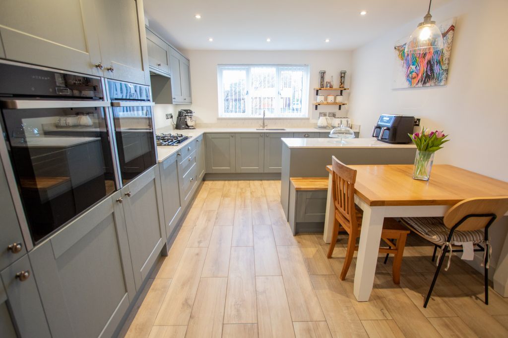 Property photo 2 of 23 Kitchen/Breakfast Room