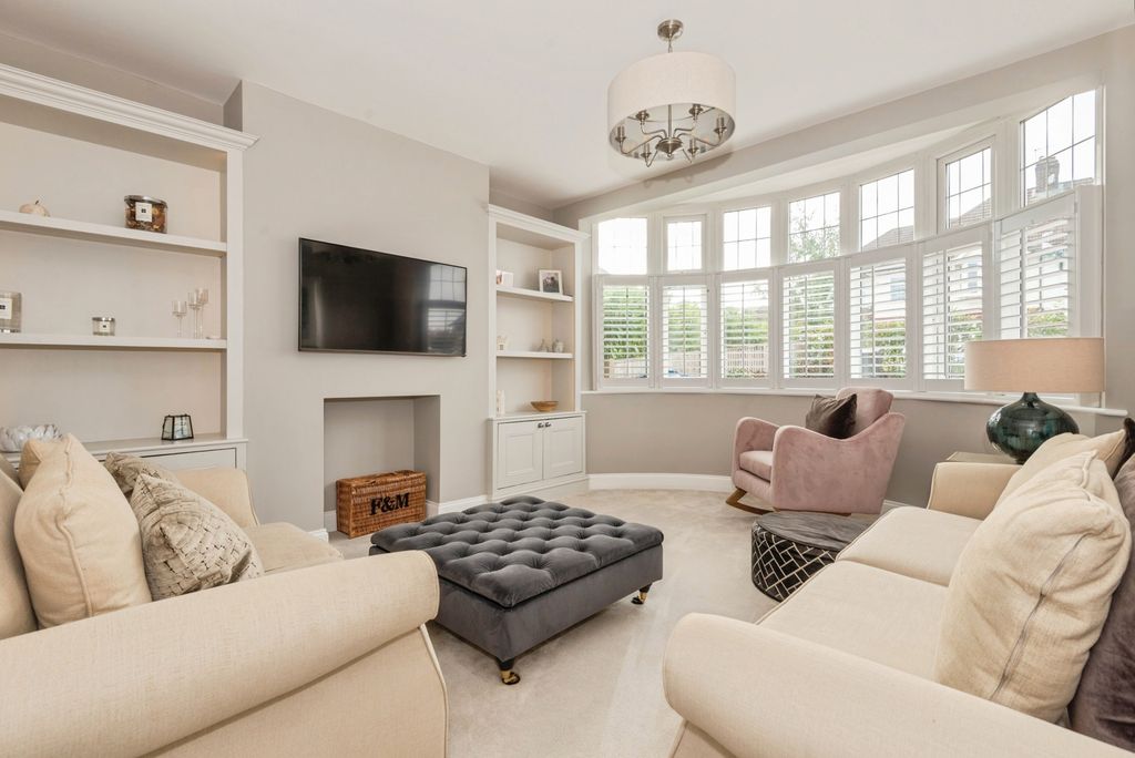 Property photo 3 of 17 Photo