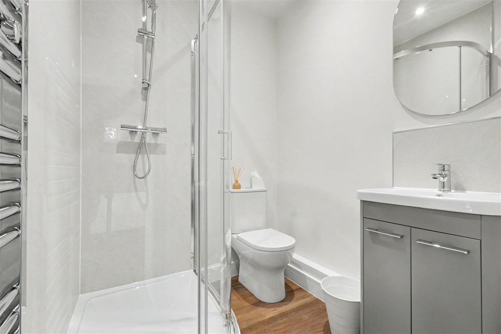 Property photo 3 of 9 En Suite 1.Jpeg