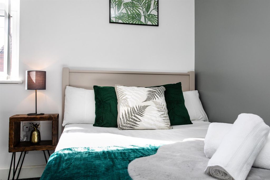 Property photo 2 of 8 65 St George's Road Lr-2.Jpg
