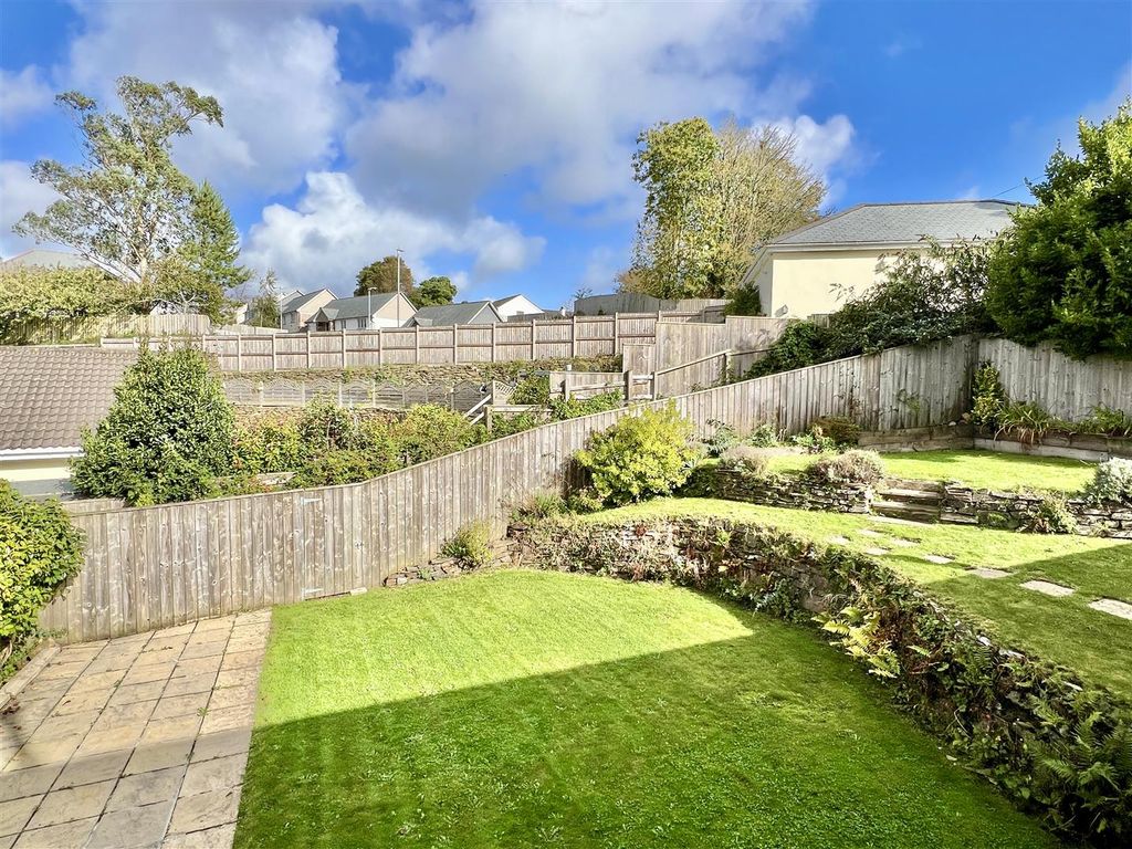 Property photo 3 of 18