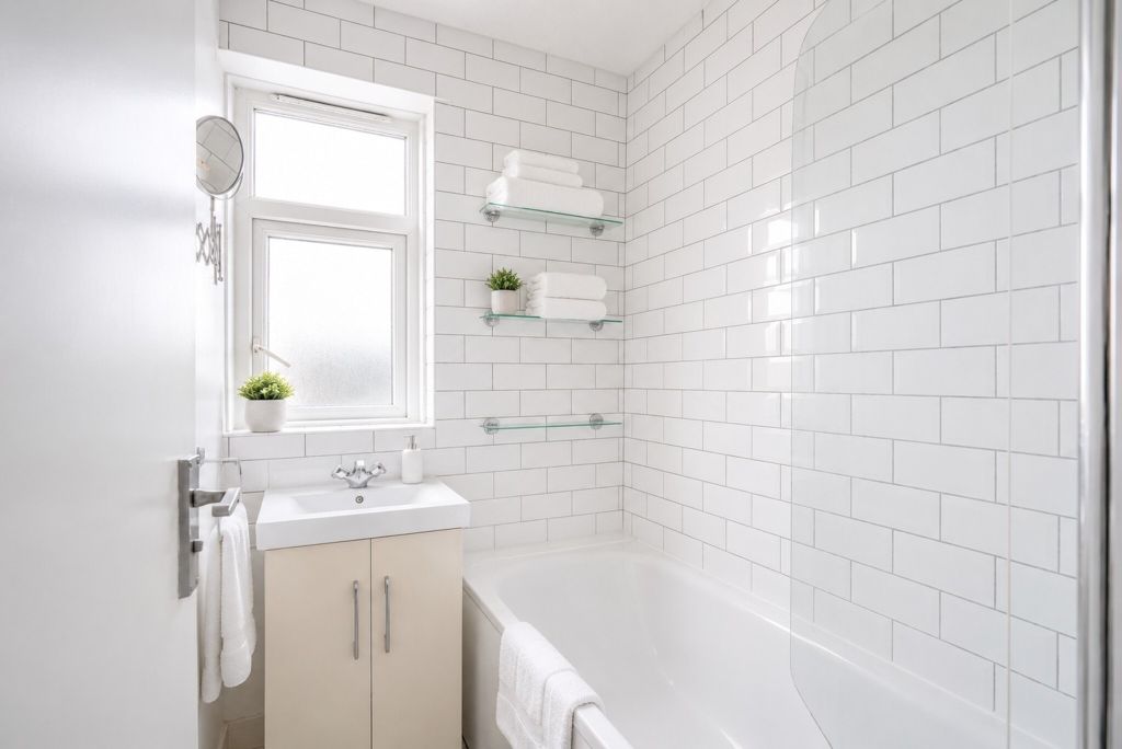 Property photo 3 of 11 Bathroom