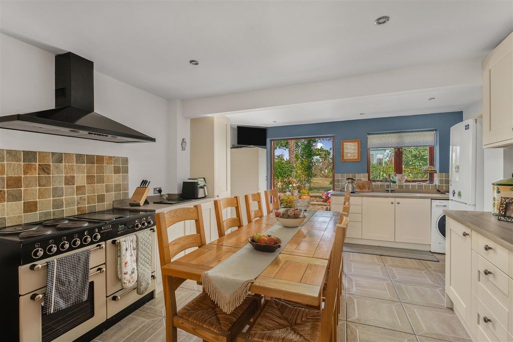 Property photo 2 of 15 Old Stone Cottage, Creampot Lane, Cropredy-6.Jpg