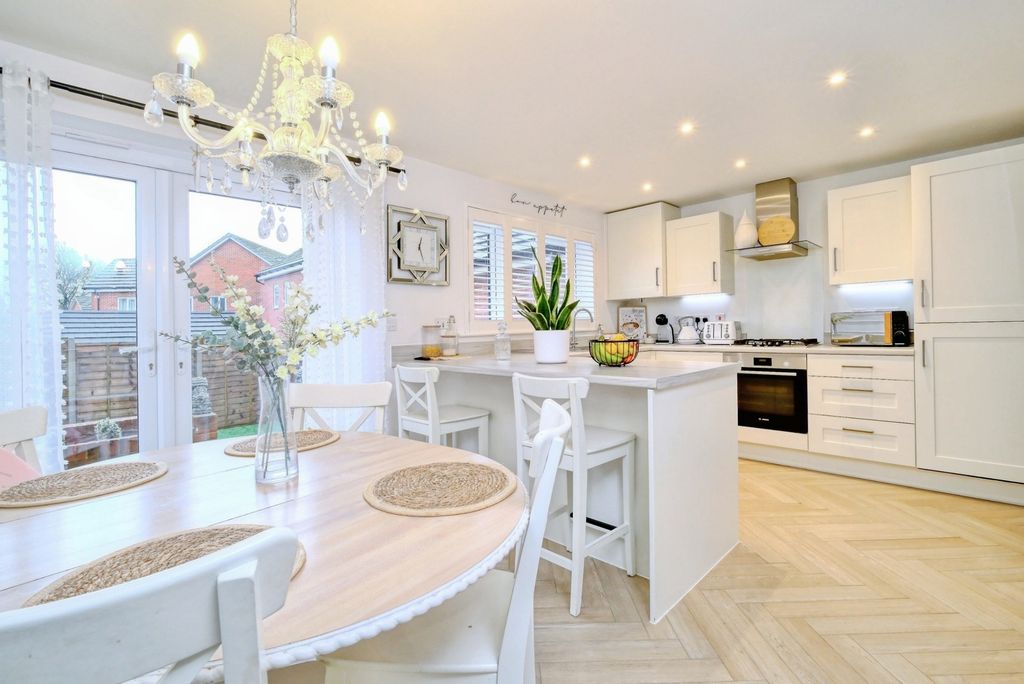 Property photo 3 of 20 Pbox-Img.Jpg