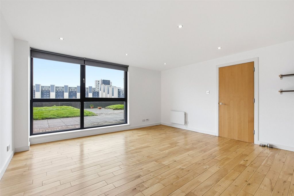 Property photo 3 of 16 Picture No. 14