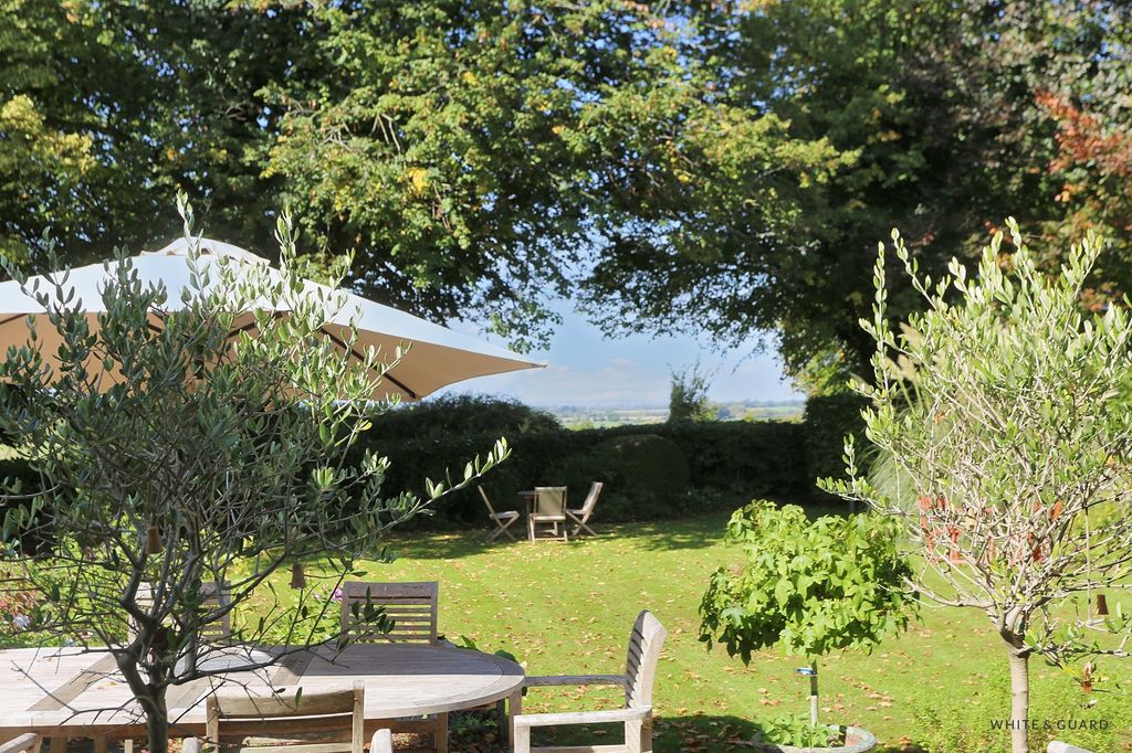 Property photo 1 of 21