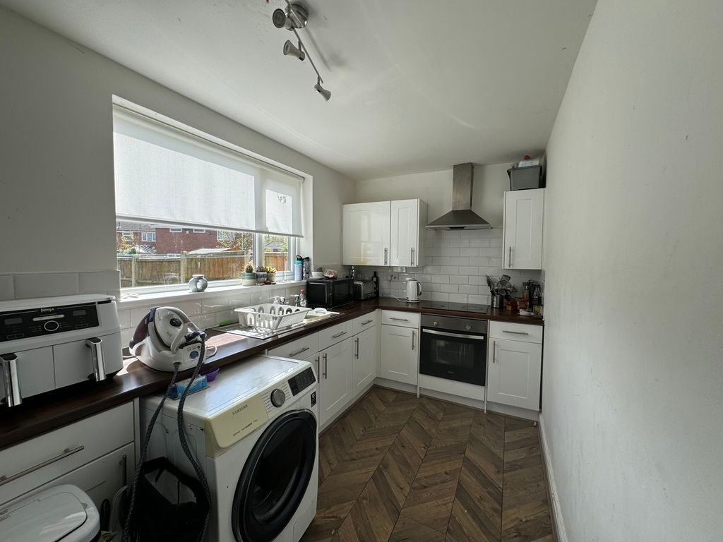 Property photo 3 of 7 Kitchen