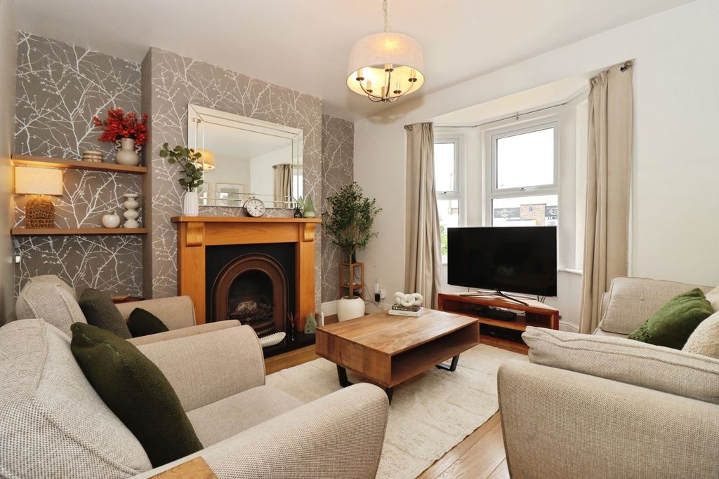 Property photo 3 of 22 Pbox-Img.Jpg