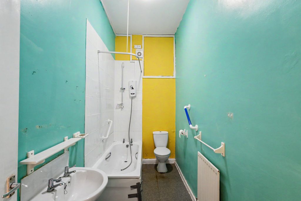 Property photo 3 of 18 Flats A, B & C, 37 Diamond Street, Saltburn-By-The-Sea, North Yorkshire, Ts12 1Eb