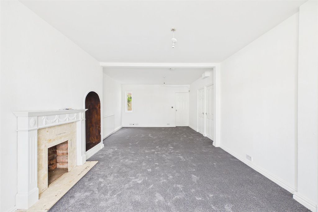 Property photo 1 of 15 Living Room