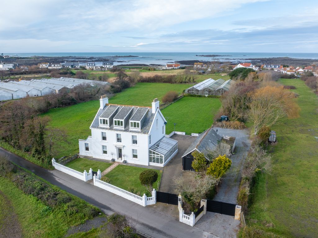 Property photo 1 of 20