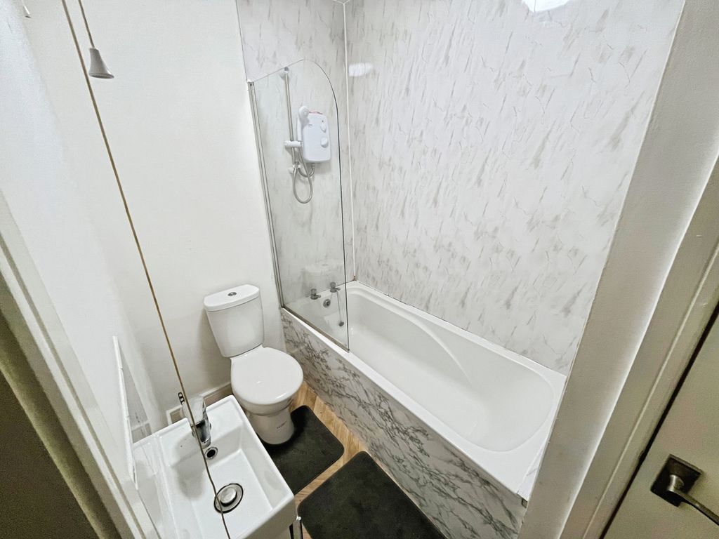 Property photo 2 of 4 Bathroom