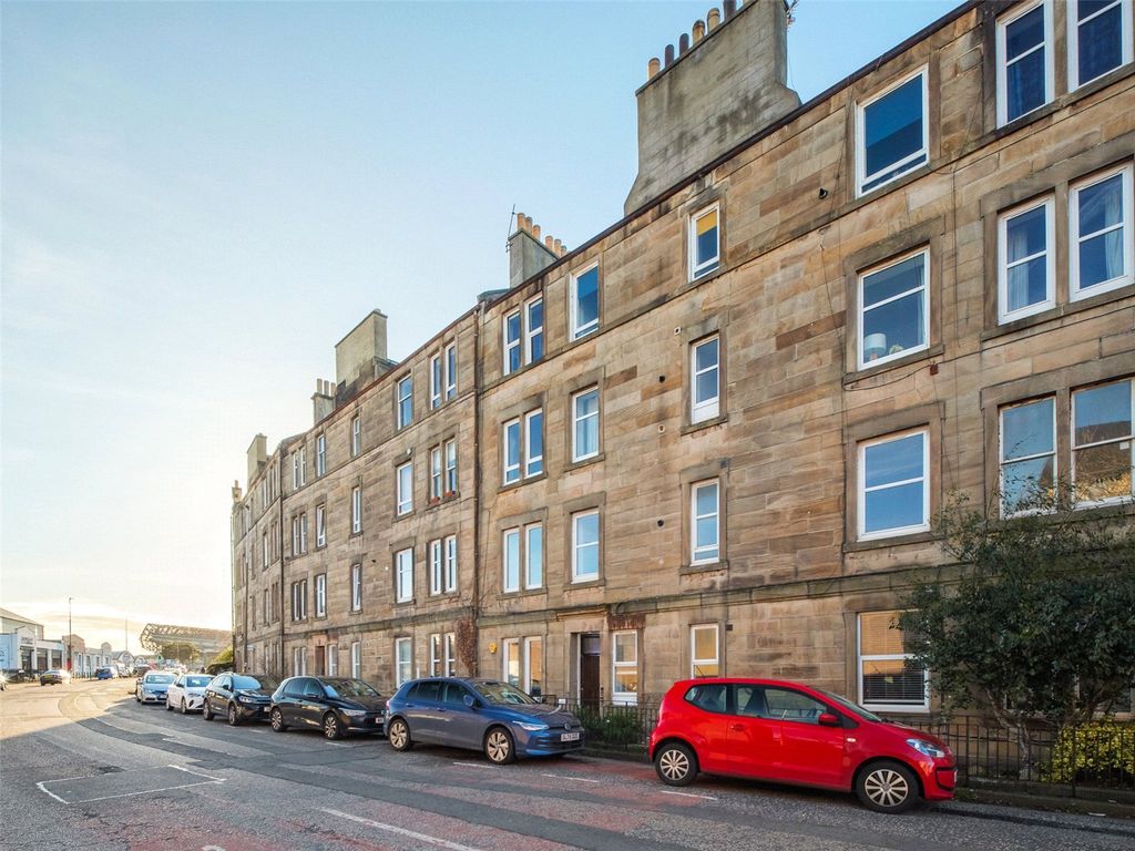 Property photo 1 of 17 Roseburn Street