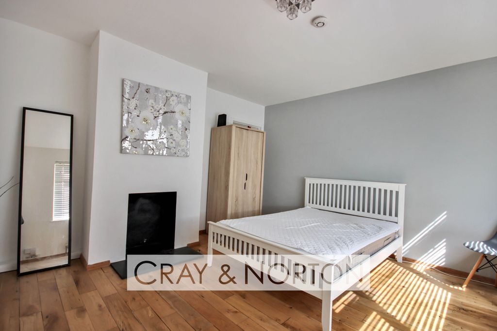 Property photo 3 of 9 Photo 6