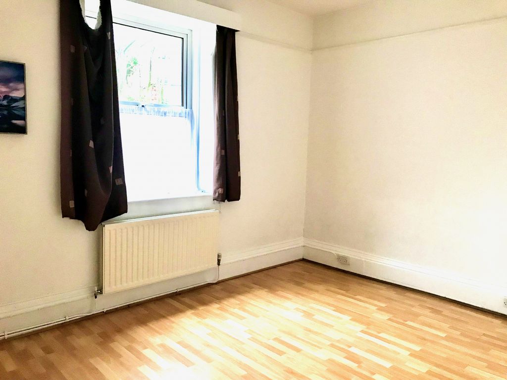 Property photo 3 of 7 Gallery