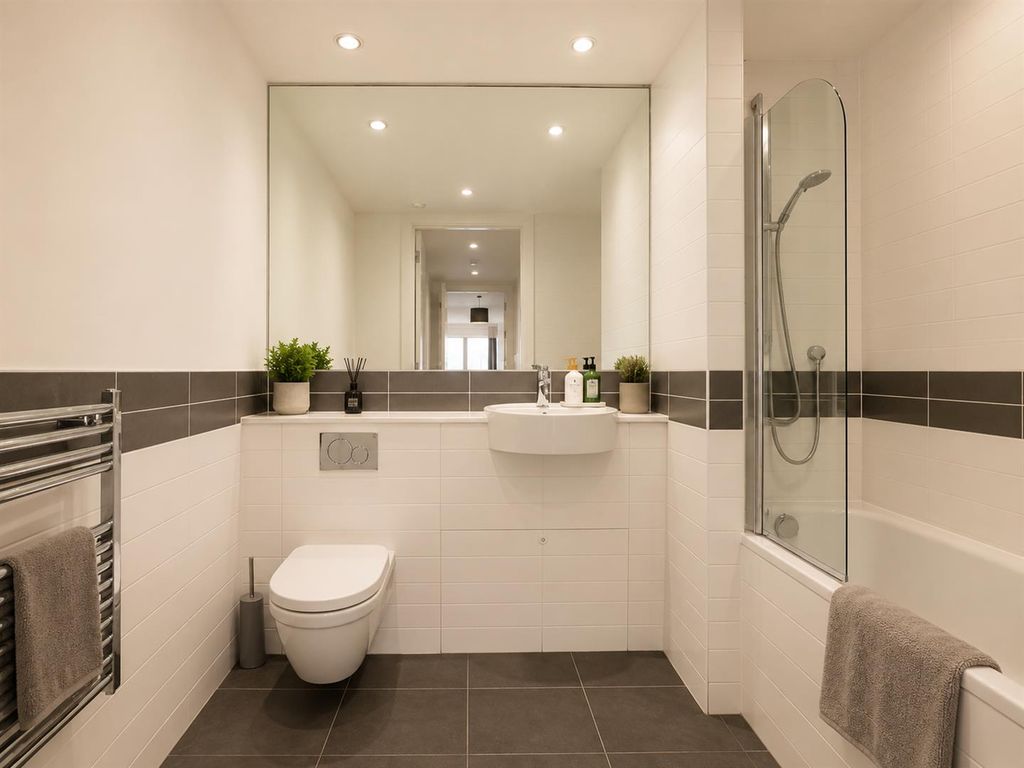 Property photo 1 of 9 Bathroom.Png