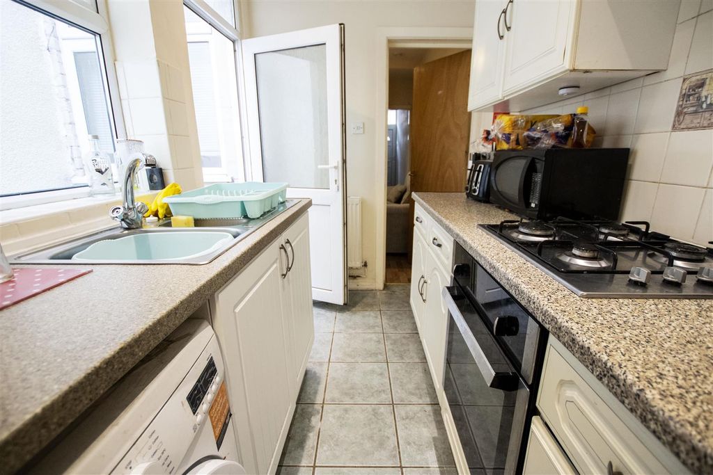 Property photo 3 of 15 Approach