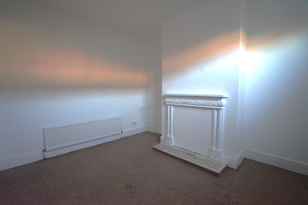 Property photo 3 of 11 Lounge 2
