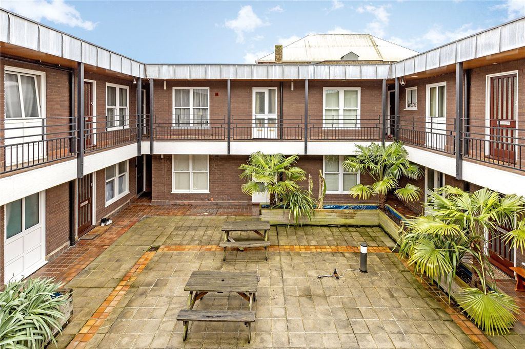 Property photo 3 of 6 Picture No. 13